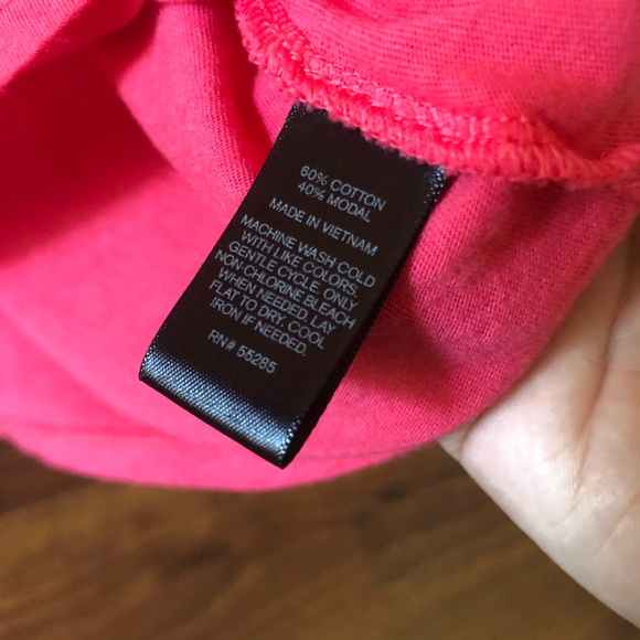 Express tee with button down back - Picture 4 of 4